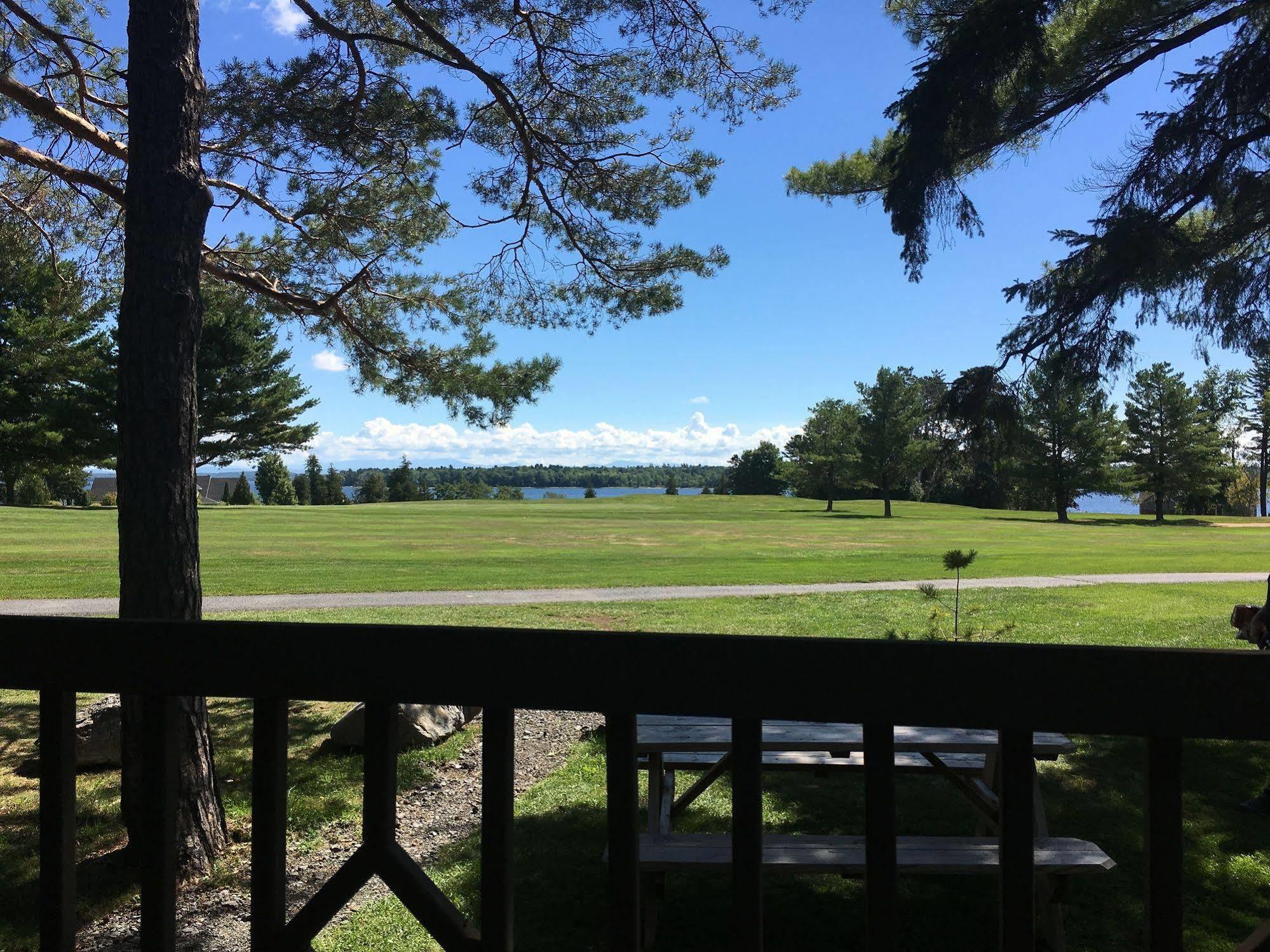 Bluff Point Golf Resort Платсбърг Екстериор снимка