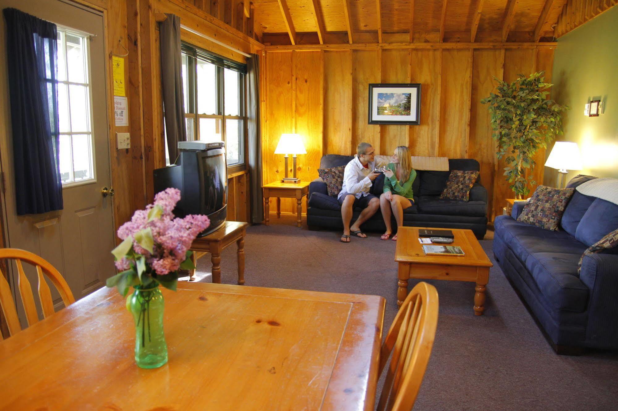 Bluff Point Golf Resort Платсбърг Екстериор снимка