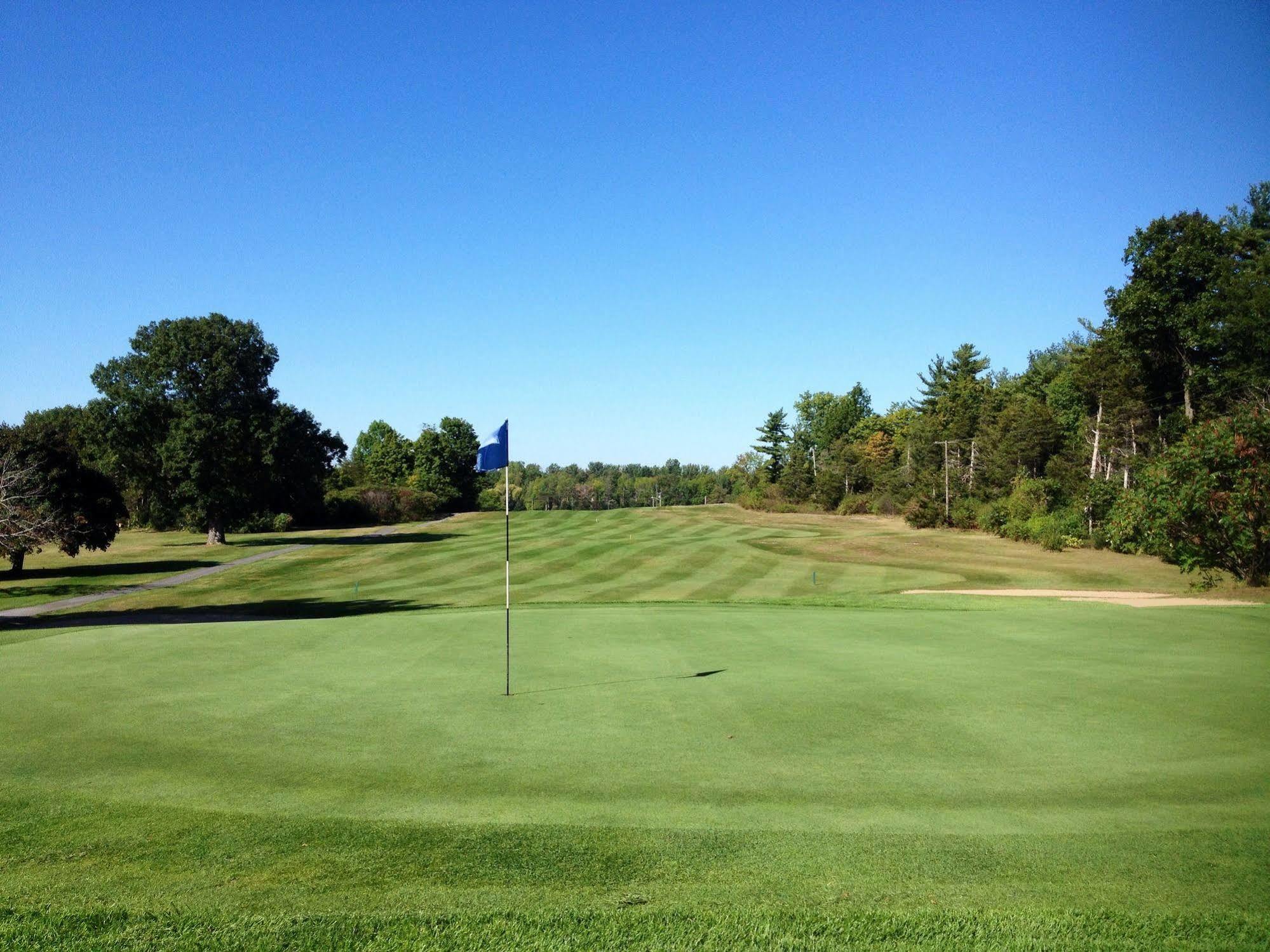 Bluff Point Golf Resort Платсбърг Екстериор снимка