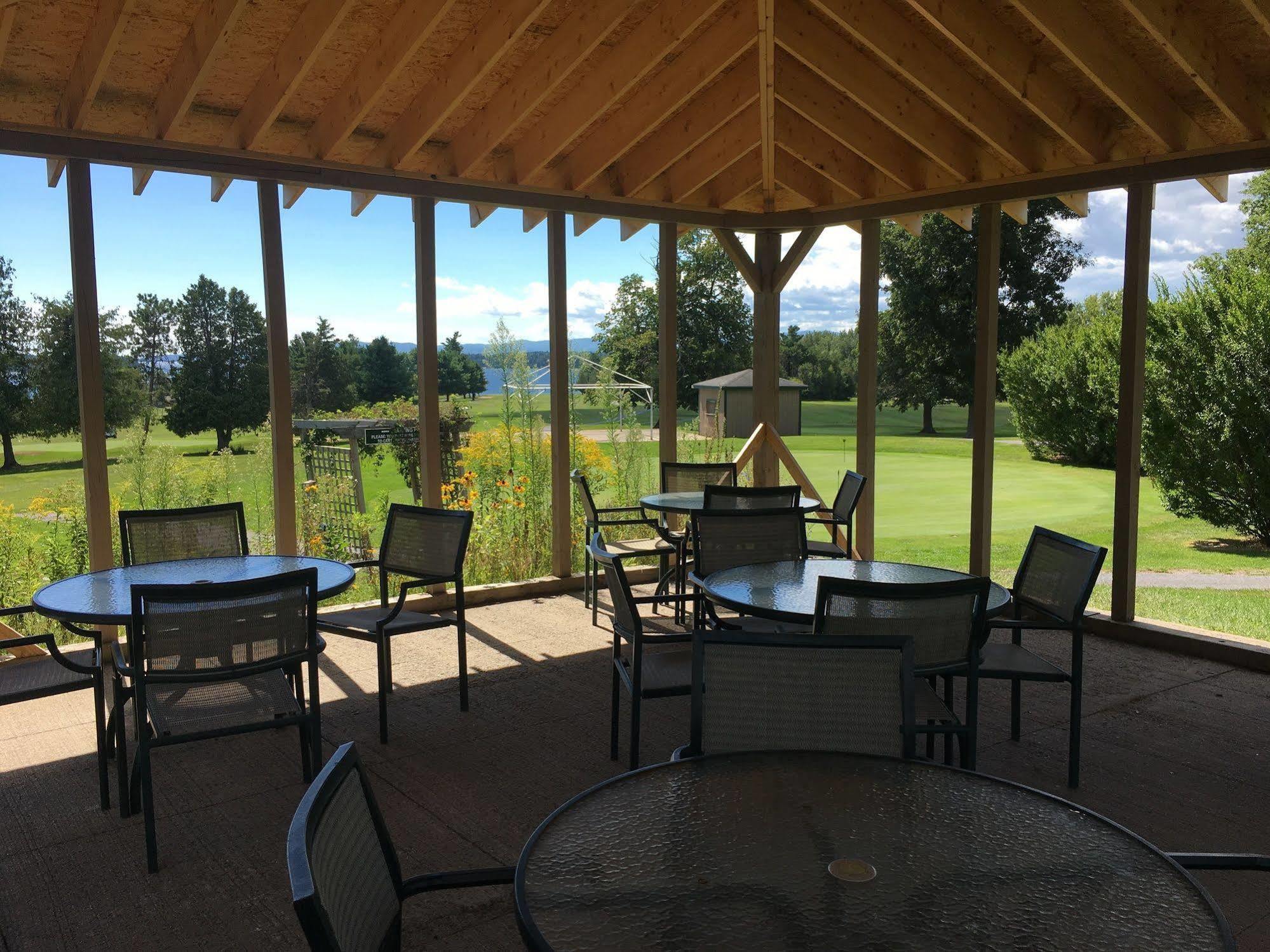 Bluff Point Golf Resort Платсбърг Екстериор снимка