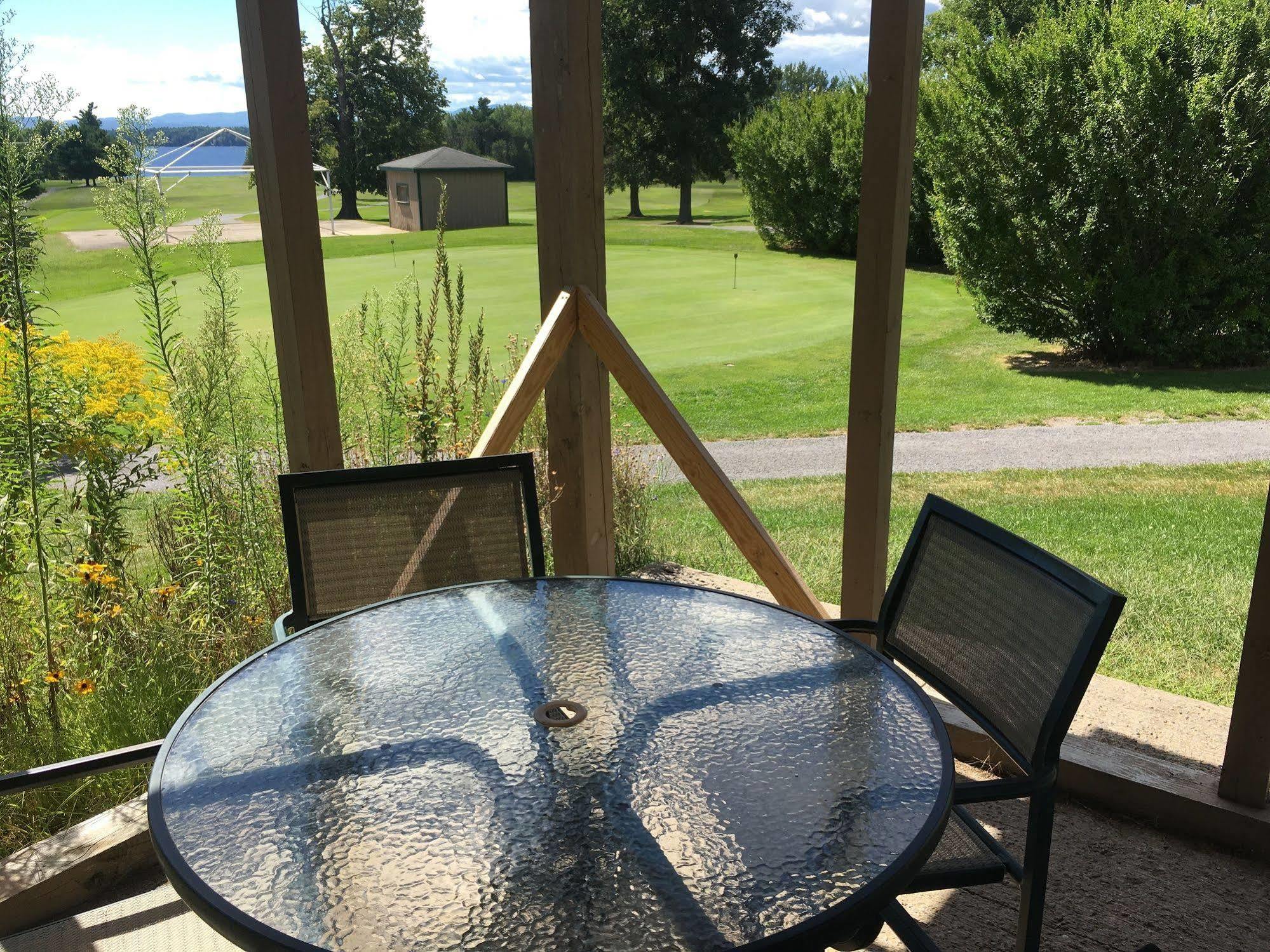 Bluff Point Golf Resort Платсбърг Екстериор снимка